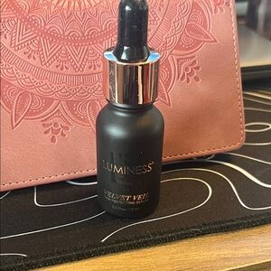 Luminess Velvet Veil Serum in Black